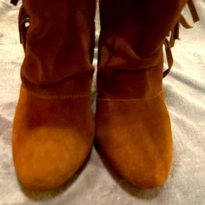 Brand unknown. Only worn a couple of times Like new!